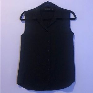Uniqlo Sleeveless Button Down Blouse